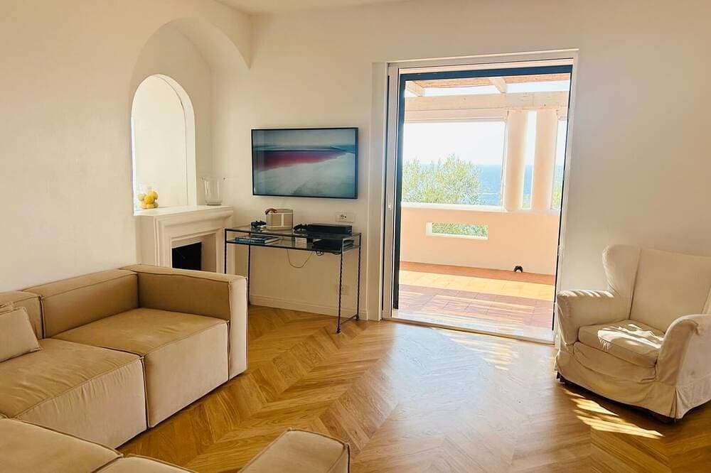 Foto 6 von 30: Schöne Panorama-Villa in einem privaten Park mit Abstieg zum Meer