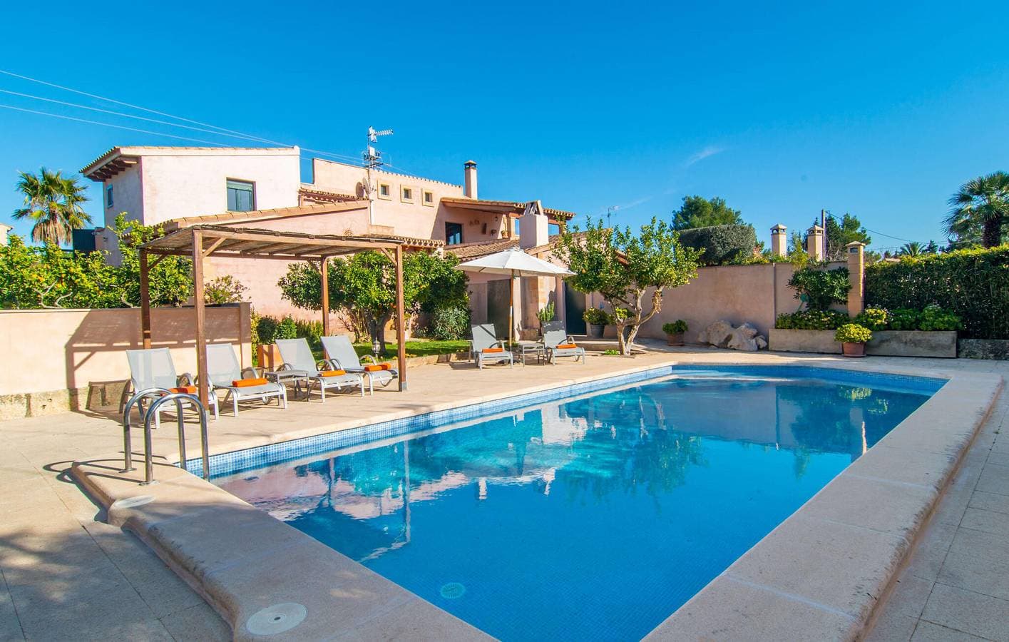 Foto 7 von 34: Gemütliches Apartment am Strand mit Pool und Küche