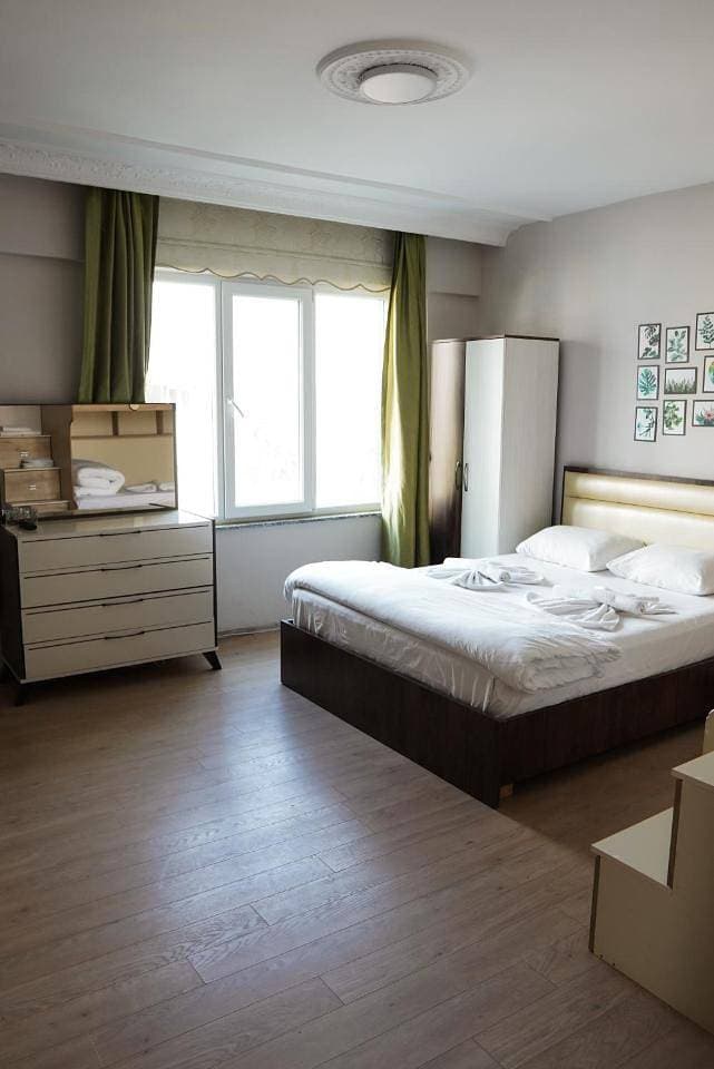 Foto 10 von 16: Economy Triple Room