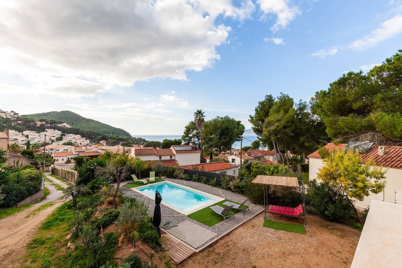 Foto 3 von 28: Erdgeschossvilla mit Swimmingpool 150 m vom Meer entfernt – Meerblick, WLAN und Klimaanlage