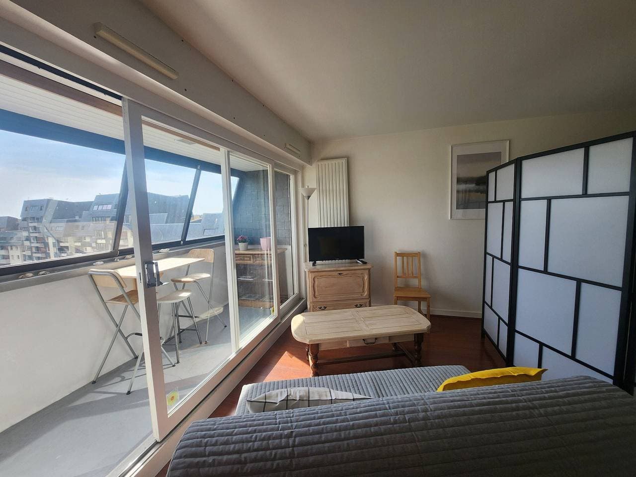 Foto 3 von 11: Großes 40m² Studio mit Meer- und Hafenblick, privater Parkplatz