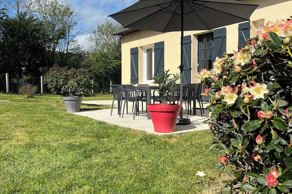 House with a garden for 8 people in Swiss Normandy. The Apple Trees of Belle Etoile. 1