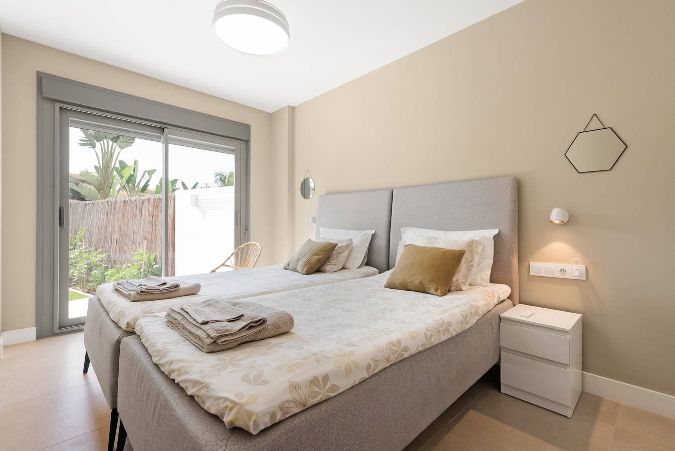 Foto 9 von 21: Ferienwohnung „Baviera Hills 1A“ mit Garten, Gemeinschaftspool und WLAN