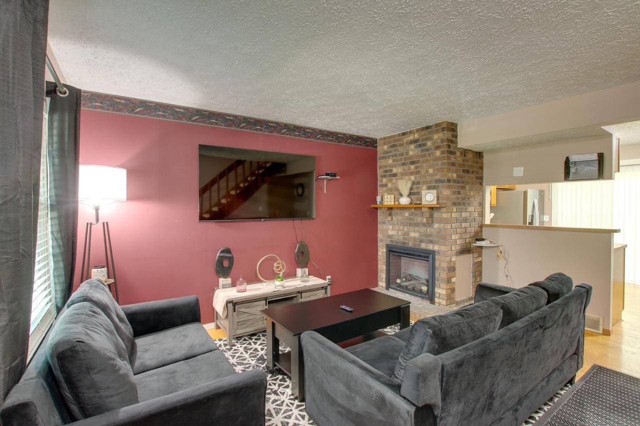5 Mi to Downtown Davenport! Townhome w/ Patio 1