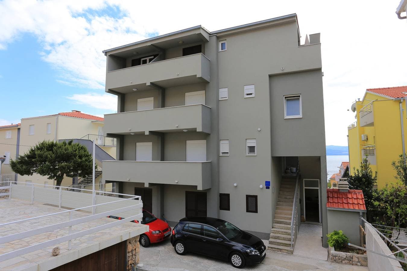 Foto 2 von 24: 1-Zimmer-Ferienwohnung mit Terrasse und Meerblick Nemira, Omis A-17039-a