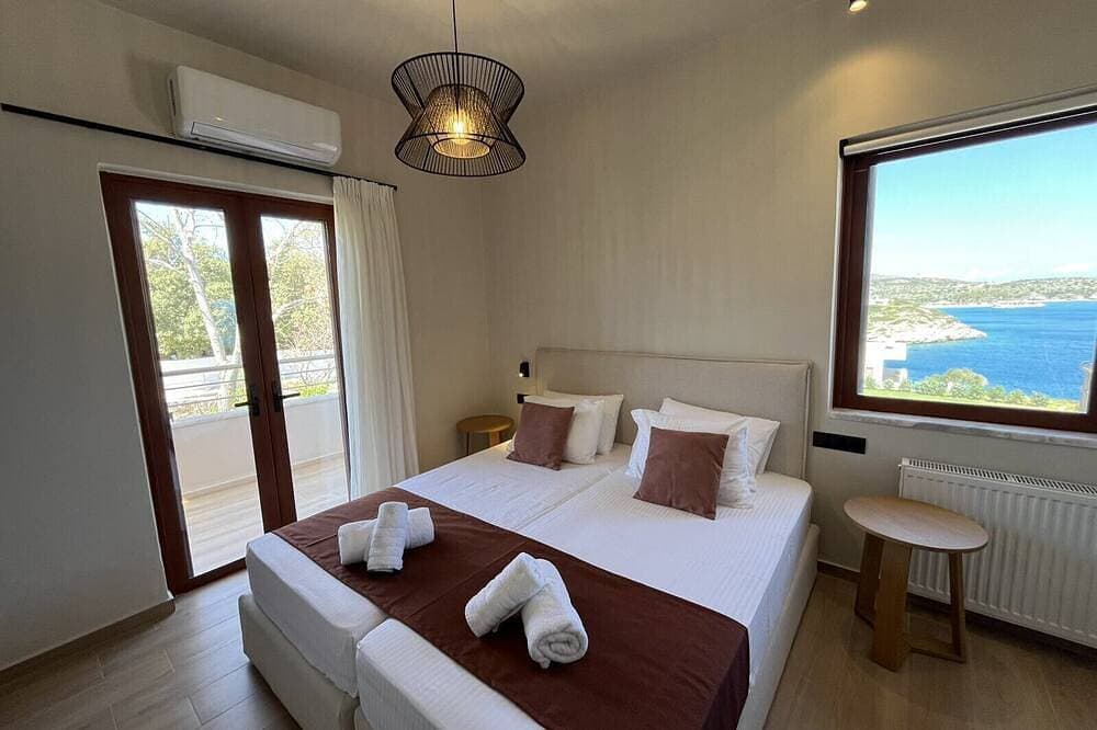 Foto 2 von 30: SeaWave Villa I with Heated Pool & Jacuzzi