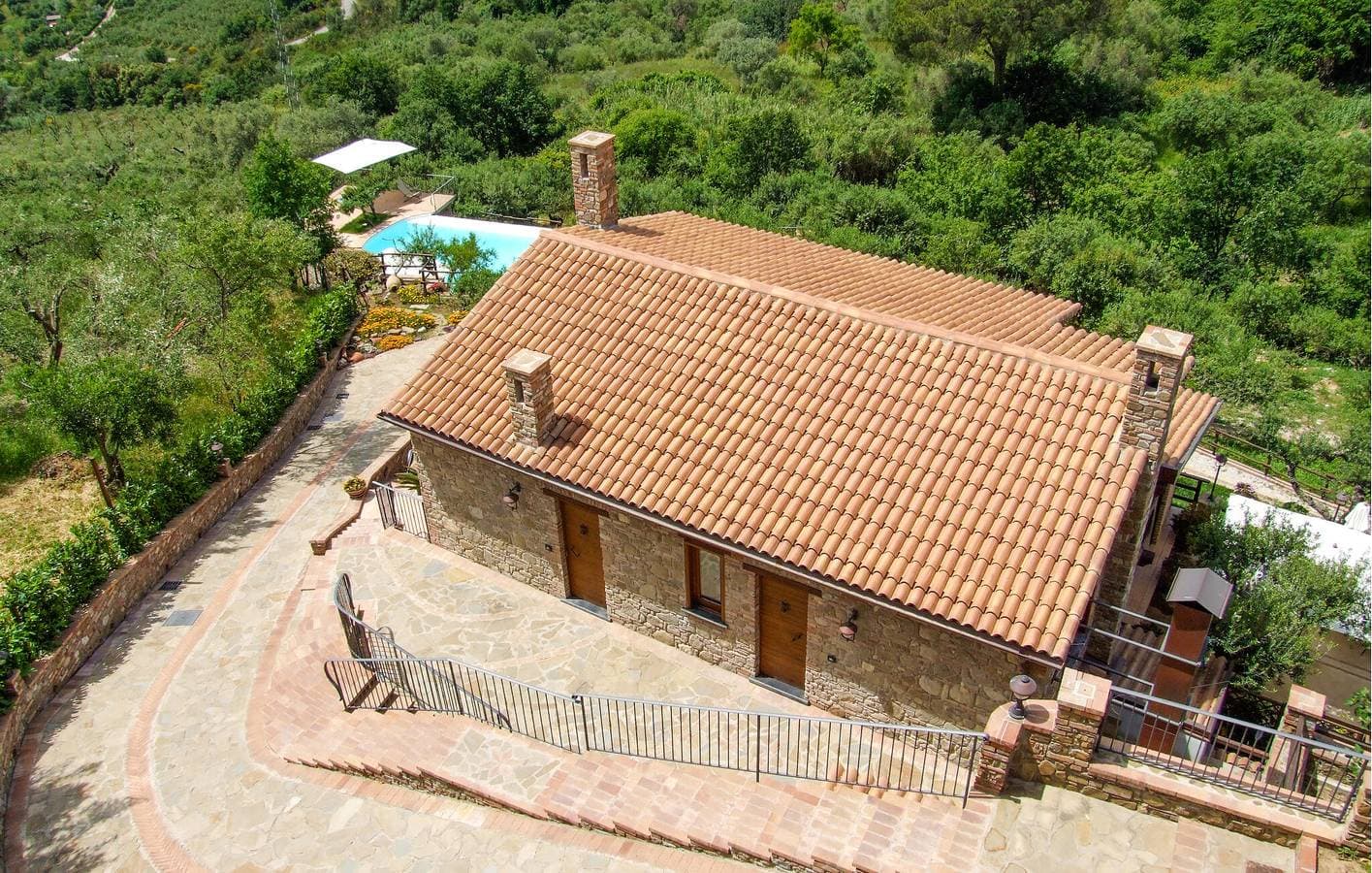 Apartment mit Meerblick, Pool und AC, 2 km zum Strand 1