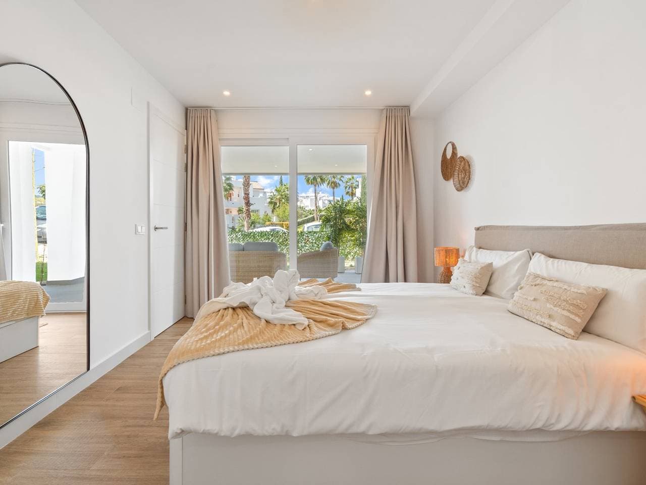 Foto 9 von 36: Modernes 1-Schlafzimmer-Apartment in der Nähe von Estepona mit exklusivem Lagunenzugang