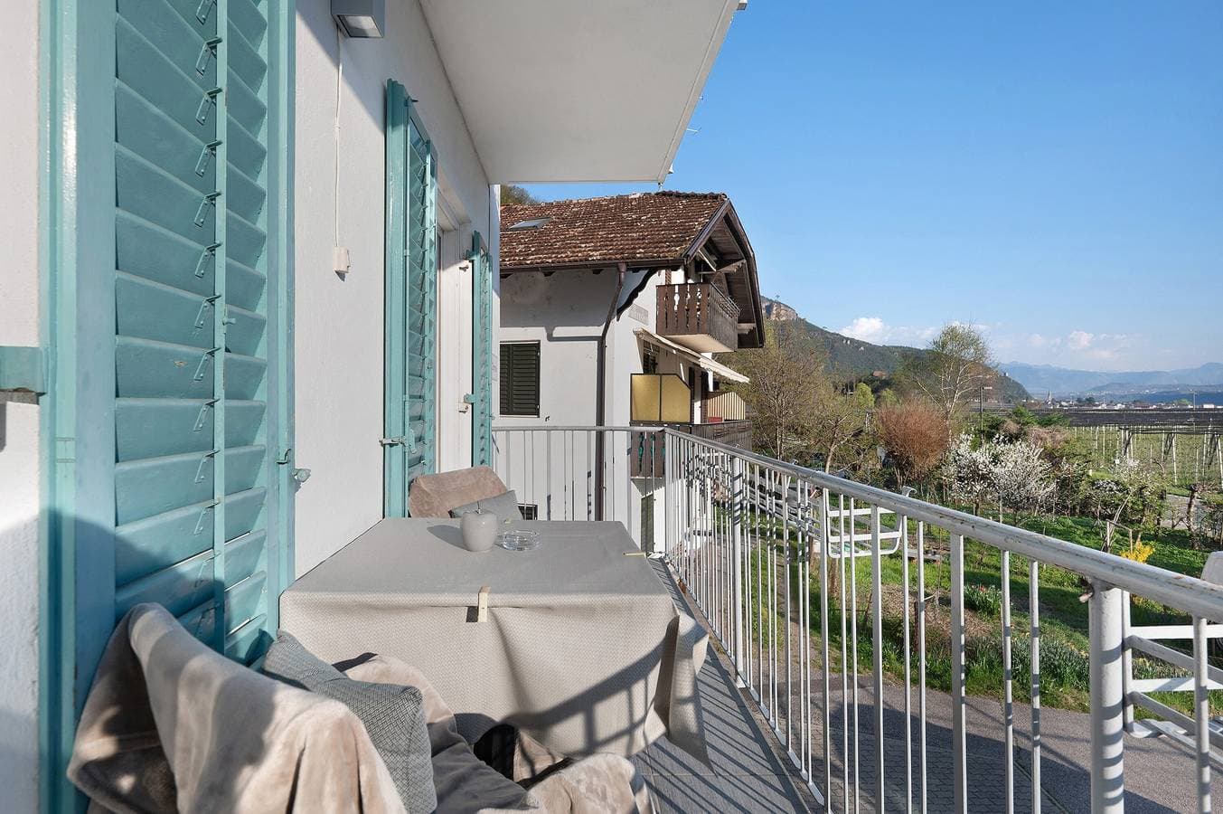 Foto 6 von 34: Zimmer 'Haus Burger Vilpian 3' mit Bergblick, Balkon und Wi-Fi