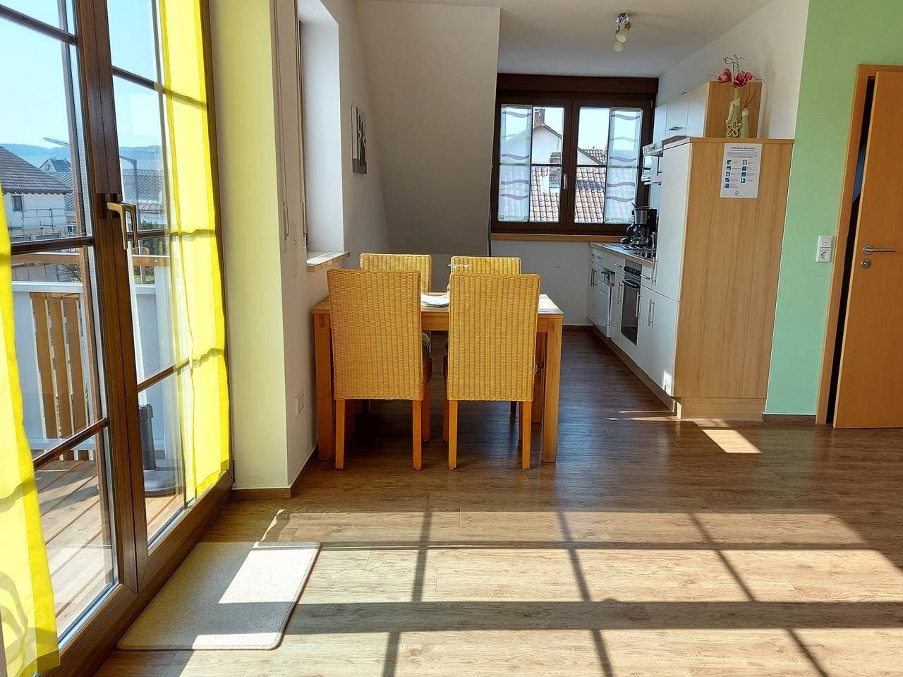 Foto 12 von 15: Gästehof - Weinbau Säger - Galerie-Appartement Nr.3 mit Balkon und großem Wohn-/Küchenraum