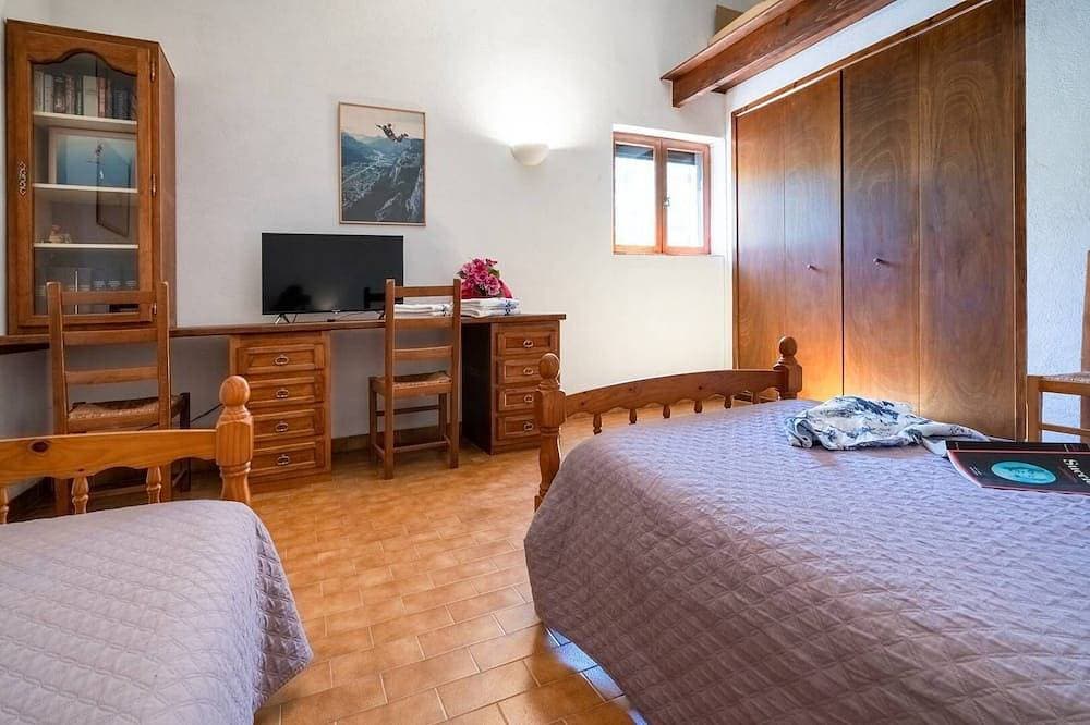 Foto 4 von 26: Villa 220 m² Seeblick - Swimmingpool und privater Tennisplatz