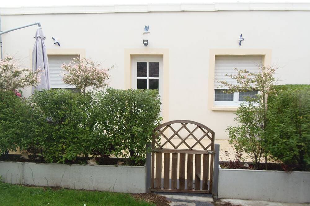 Charming little house entirely renovated 200 m from the port 1