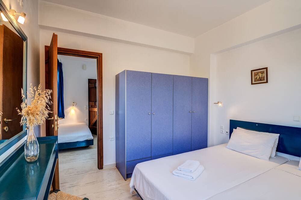 Foto 5 von 22: Aeolus 5 Schlafzimmer Villa mit privat Pool und Meerblick, Wi-Fi, 5 Min vom Meer