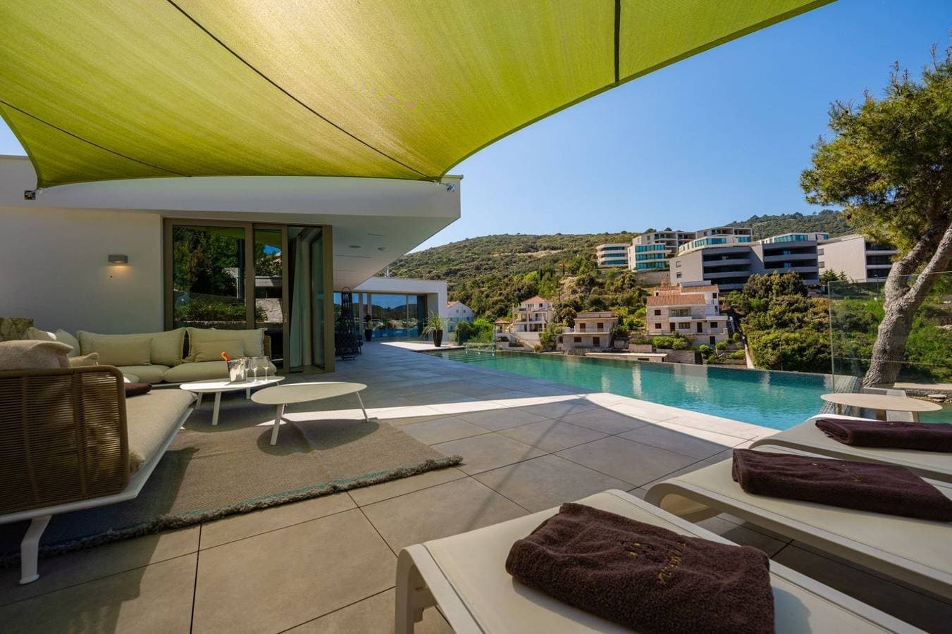 Foto 10 von 50: Luxury Seafront Villa Aman Korcula with Pool