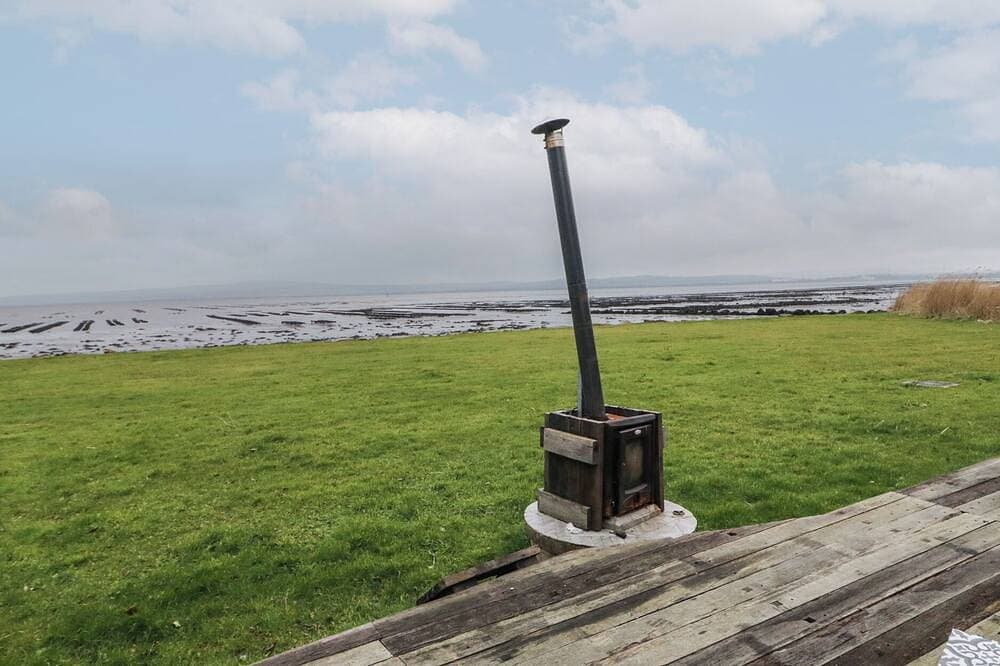 Foto 11 von 13: River View Pod, pet friendly, with open fire in Muff, County Donegal