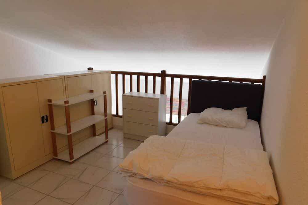 Foto 2 von 12: F9 Große helle Wohnung, 3 Zimmer, Strand 50m, Pool und Meerblick