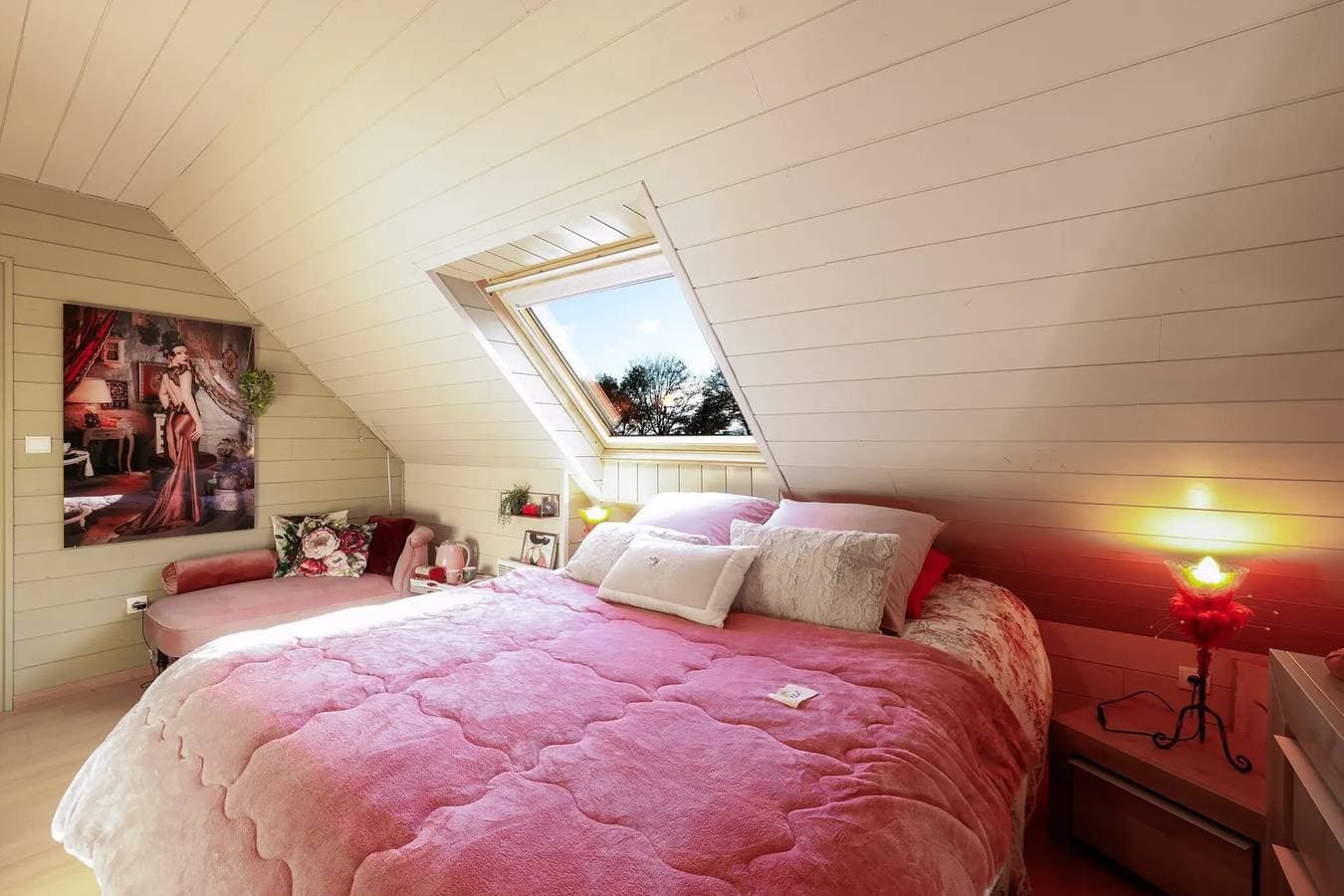 Foto 4 von 18: Gästezimmer „Chambre Belle Époque“ mit gemeinsamer Terrasse, Garten und WLAN