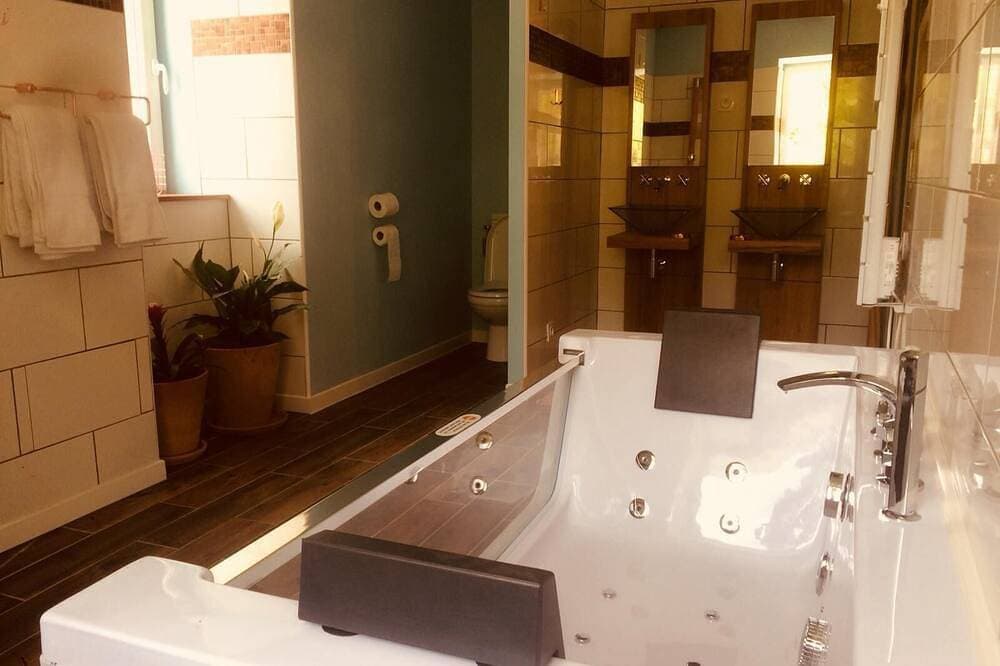 Foto 12 von 30: Studio-Übergroß-Ensuite mit Whirlpool-Wanne-Bergblick-Kig size