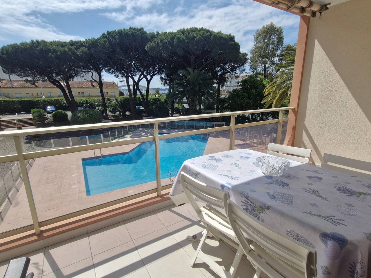 Foto 3 von 16: Studio mit Schlafbereich, Meerblick, Pool und Parkplatz in Sainte-Maxime