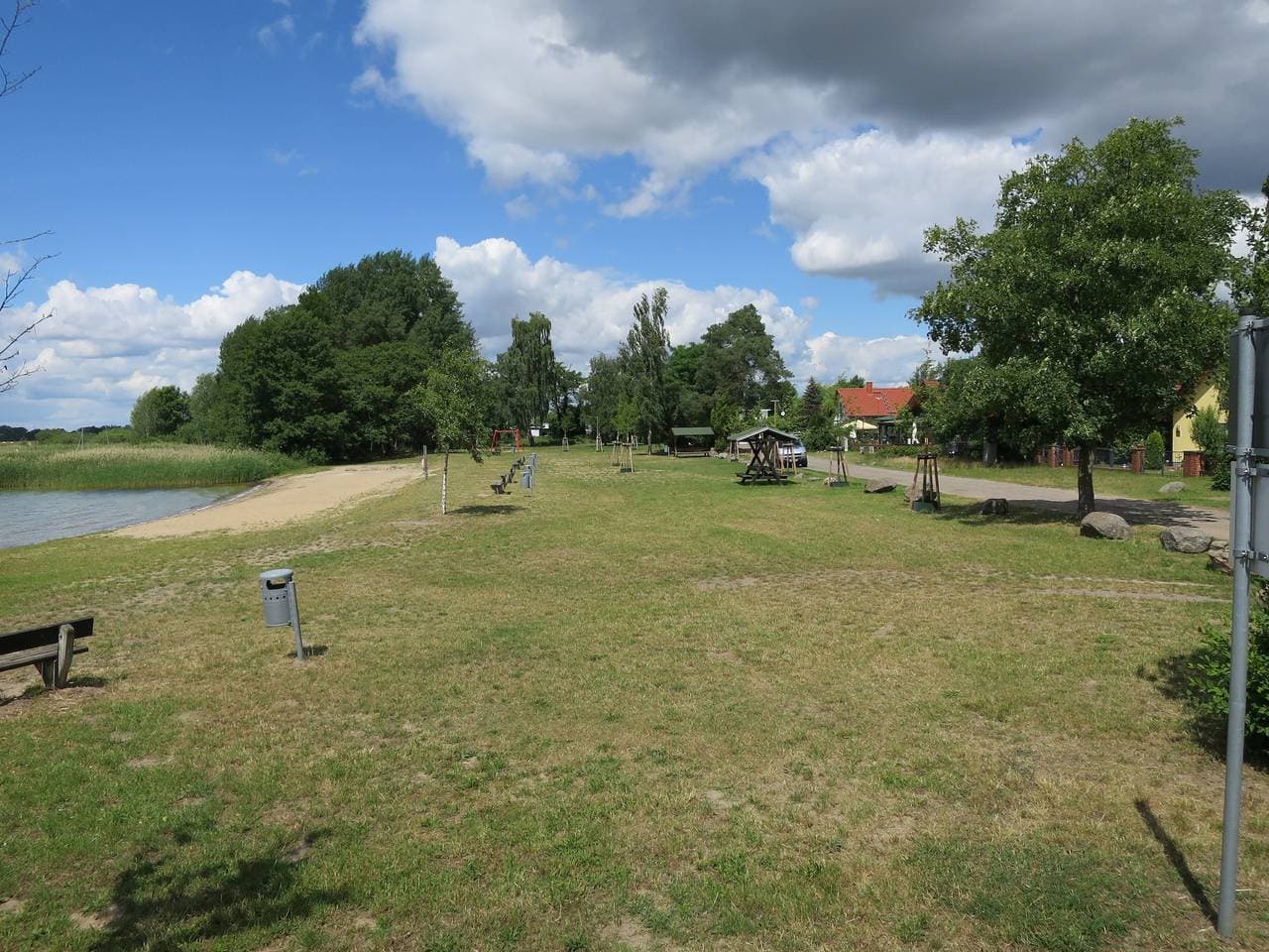 Foto 13 von 23: Ferienhaus 'Strandhaus Am Oberuckersee' mit Seeblick, privater Terrasse und WLAN