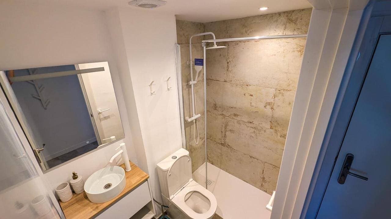 Foto 7 von 12: Double or Twin Room with Side Sea View
