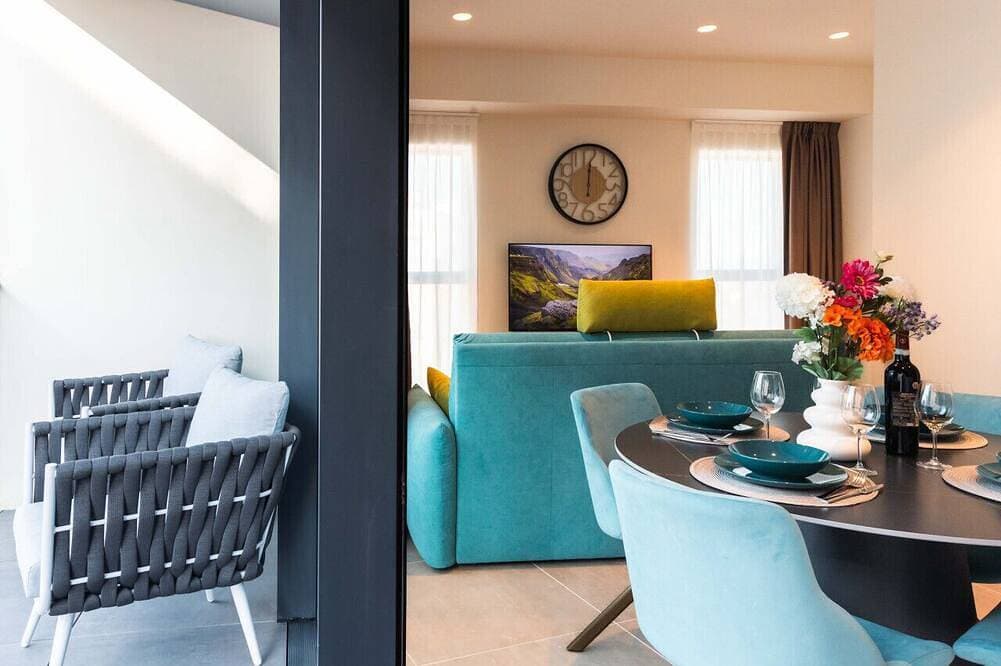 Foto 5 von 30: Mercury Tower Exclusive 1Br w/Rooftop Pool by ArcoCollection