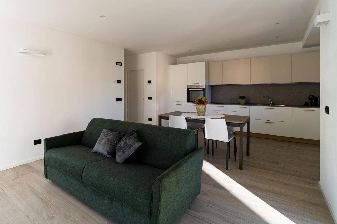 Foto 9 von 36: Two-Bedroom Apartment with Balcony