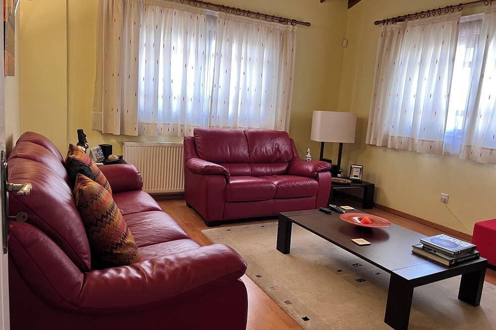 Foto 8 von 25: Charmante Erimi Villa mit privatem Pool und Gartenblick