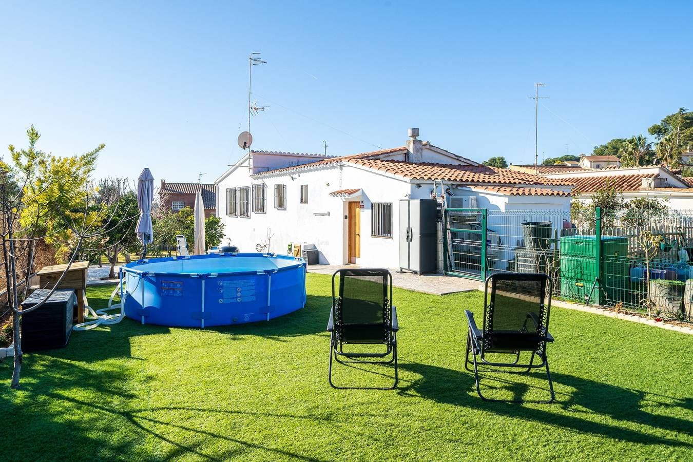 Foto 2 von 18: Ferienwohnung „Stadtflucht ins Grüne“ mit privatem Pool, Garten & WLAN