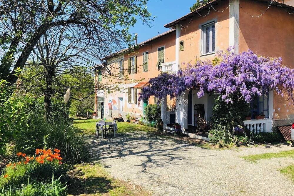 Cascina Baracico, Circondati Dalla Natura 1