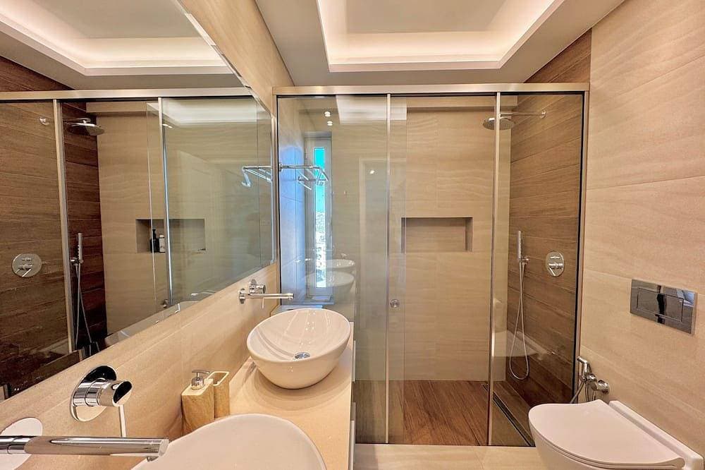 Foto 6 von 30: One 360 Skyline Athens - Penthouse Apartment with private Skyview Jacuzzi