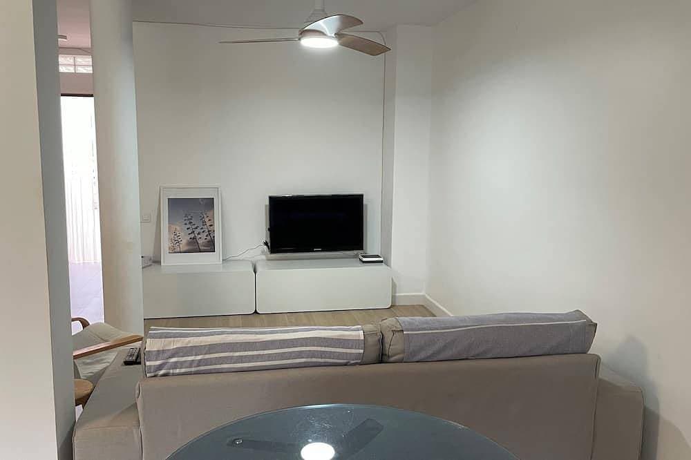 Foto 12 von 20: Charming 3-bedroom townhome with AC, WiFi in lovely Retamar