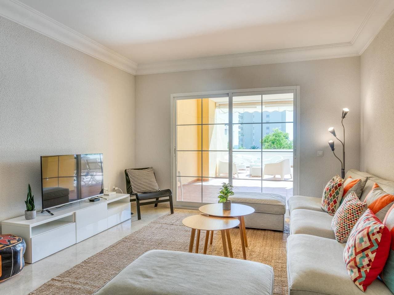 Foto 2 von 25: Moderner Komfort in Estepona: Terrasse, Pools, Klimaanlage und WLAN