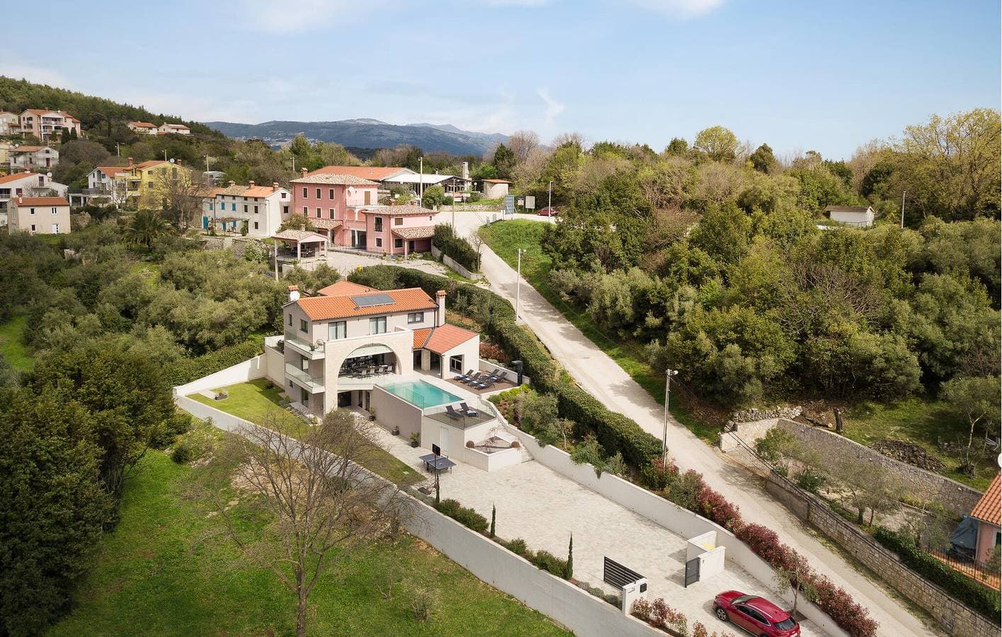 Gemütliche 2-Zimmer-Wohnung mit Pool, WLAN und Terrasse – 2,5 km vom Strand entfernt 1