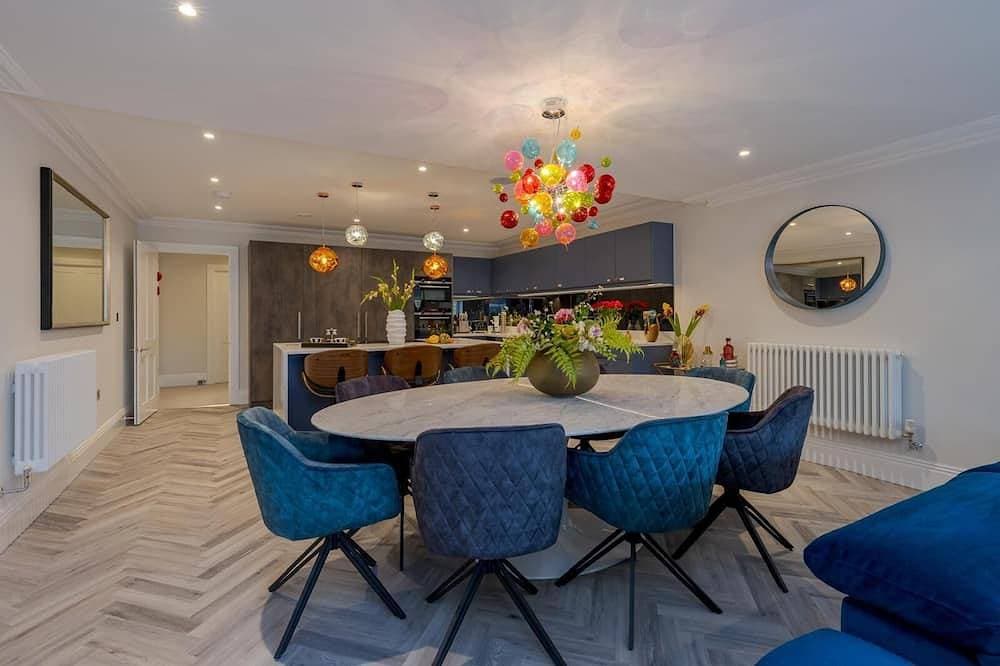 Luxury Apartment in 18th century listed Hotel conversion 1