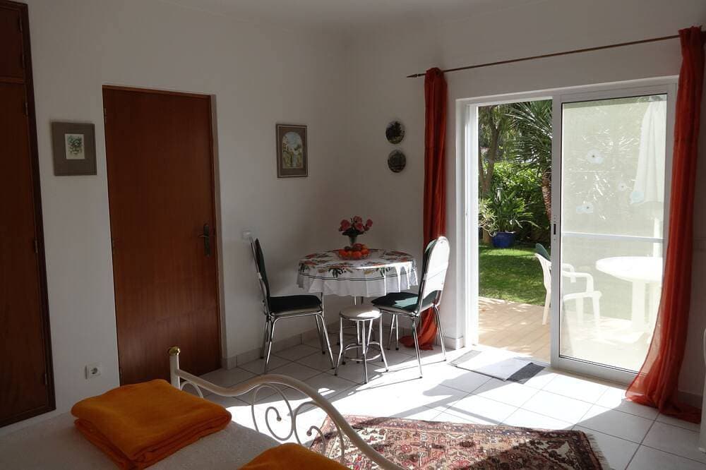 Foto 11 von 18: Cozy studio in the garden with terrace