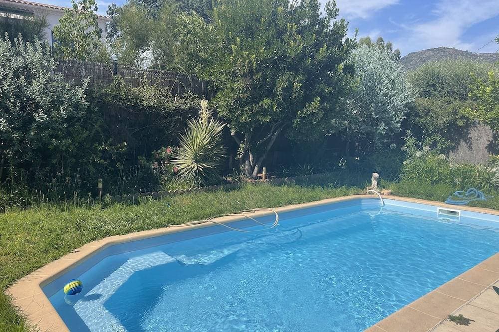 Studio on the first floor of a villa with pool/terrace access. 1
