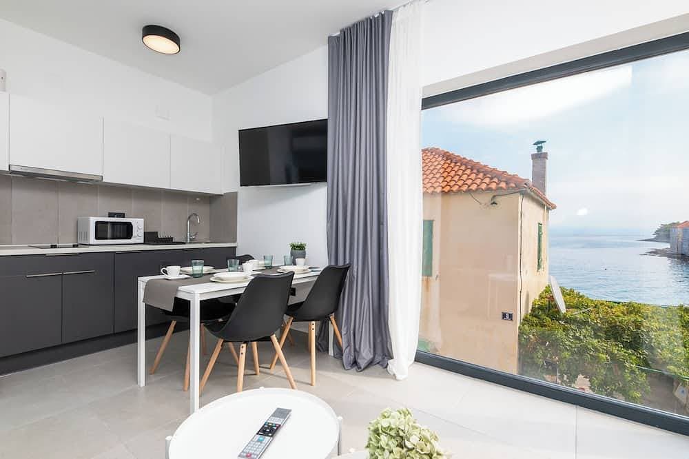Foto 6 von 7: Villa Sanja, Ein-Schlafzimmer-Apartment mit Balkon, Meerblick