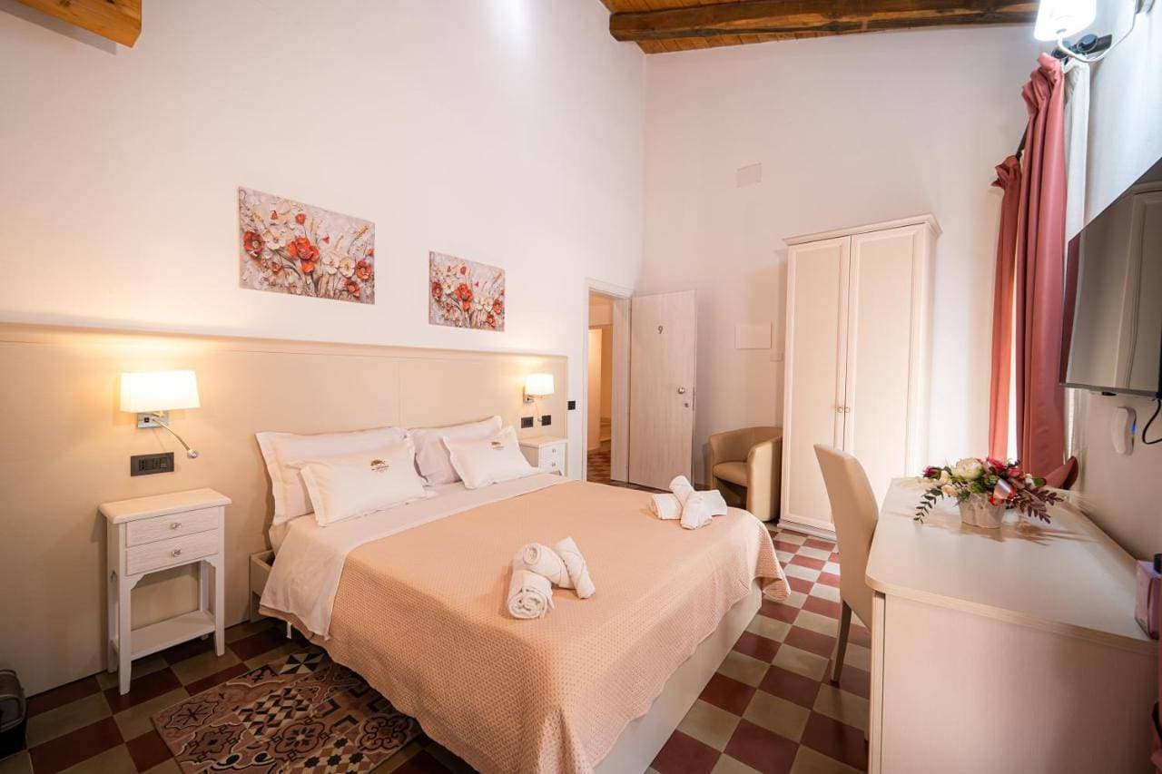 Foto 6 von 13: Double Room with Private Bathroom