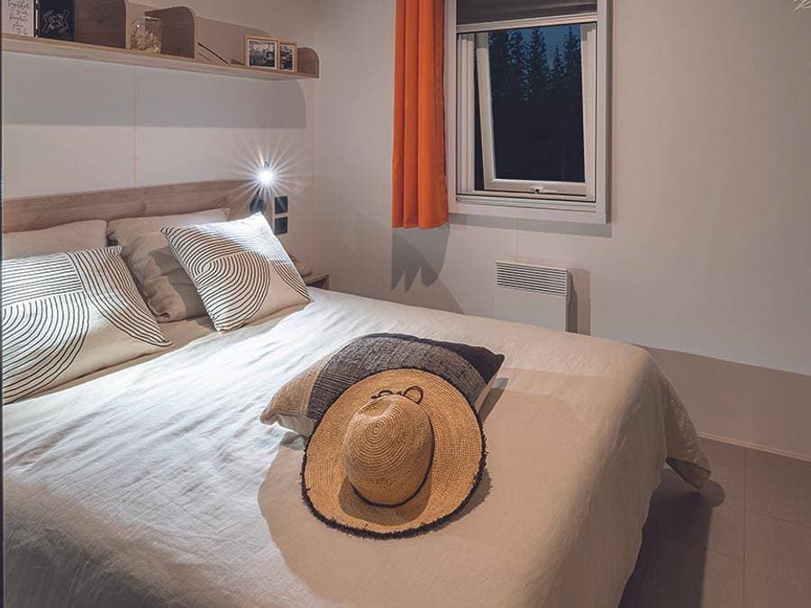 Foto 6 von 18: Camping Les Goélands - Mobilheim 4 personen - Mobilheim Confort - 2 Zimmer - halbüberdachte Terrasse