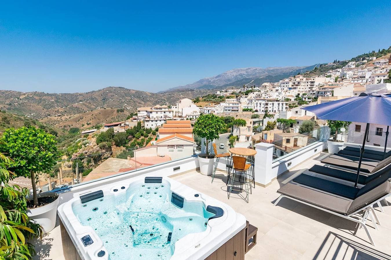2 Bedroom Apartment in Cómpeta 1