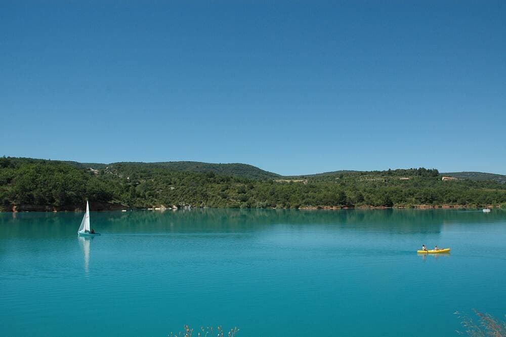 Foto 13 von 24: Marjolaine' Unterkunft mit 2 Sz/ Blick auf den See/ 200 m von Stränden entfernt