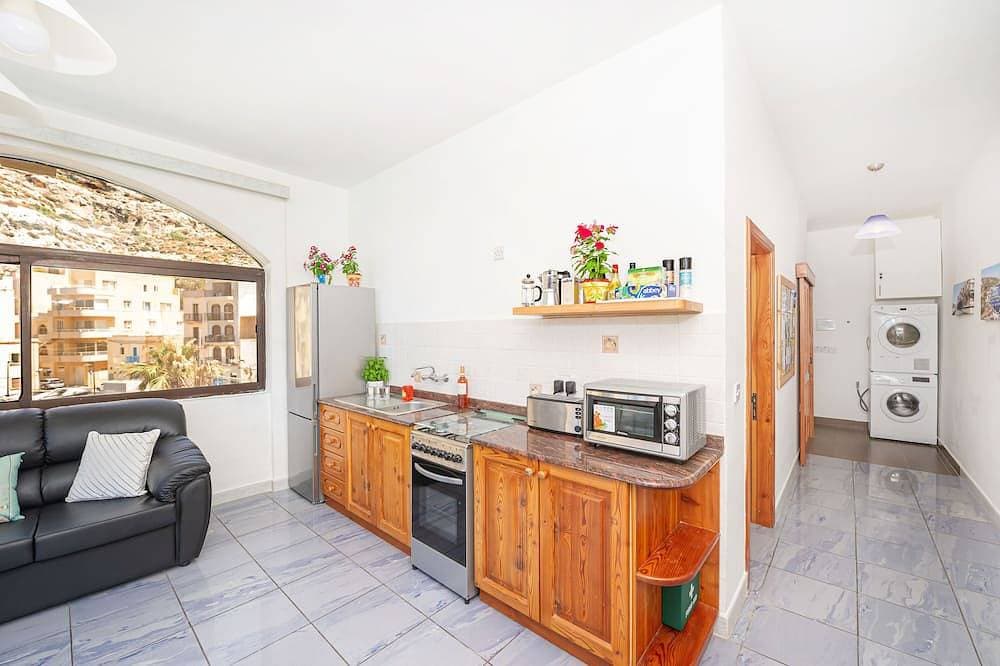 Foto 11 von 23: Brilliant Beachfront Apartment with Super Sunset views in Xlendi Bay, Gozo Malta