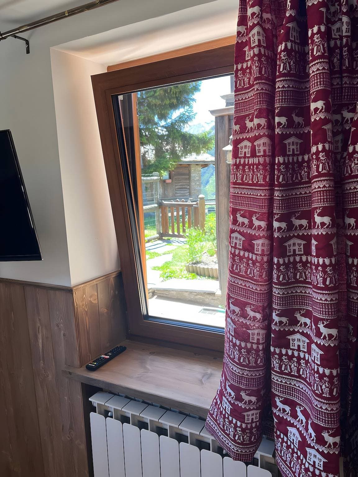 Foto 12 von 24: Appartement „L’angolo del paradiso Gimillan“ mit Bergblick und privatem Garten