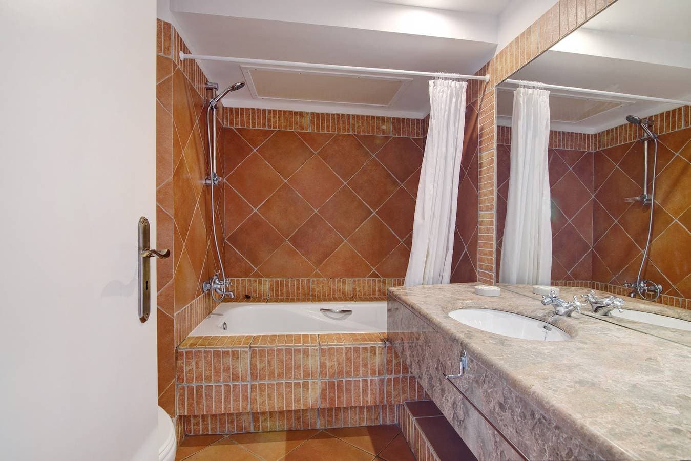Foto 13 von 29: Ferienhaus 'Seaside 423A' mit Gemeinschaftspool, WLAN und Klimaanlage