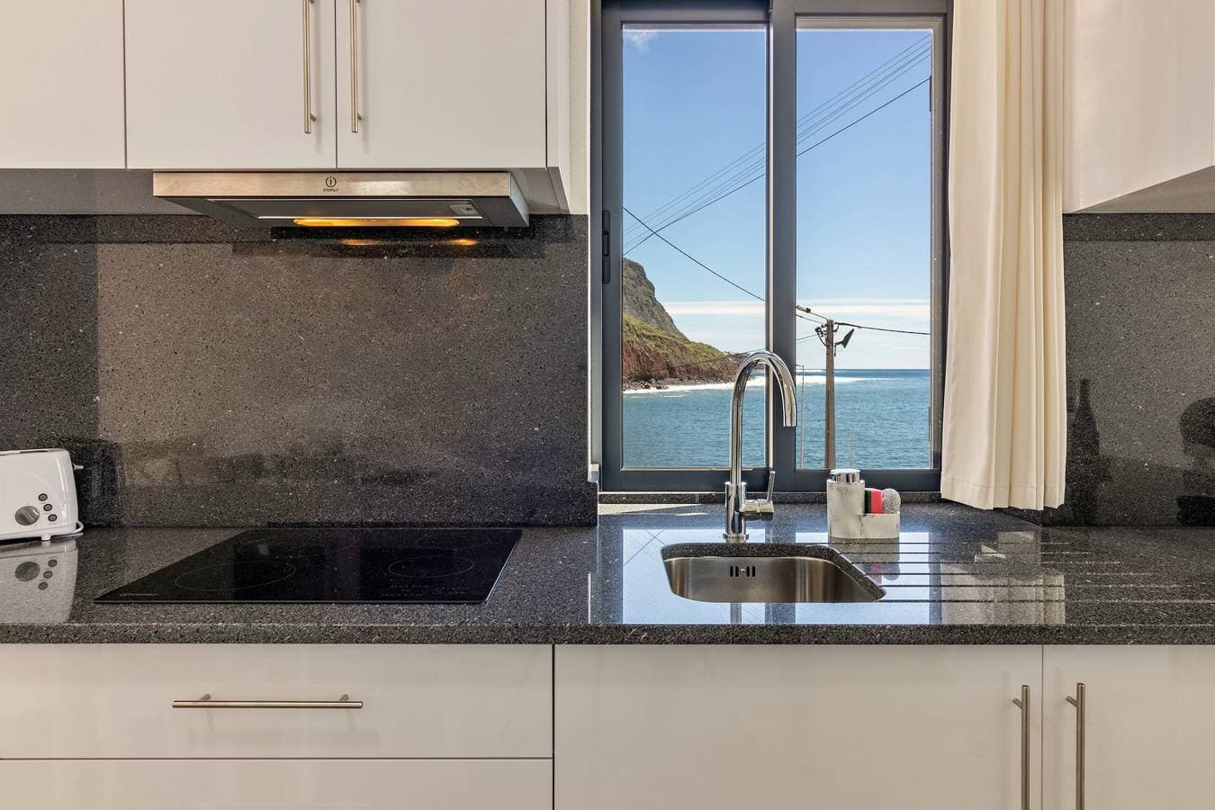 Foto 7 von 26: Ferienhaus 'Casa Homem Do Mar' mit Meerblick, Balkon und WLAN