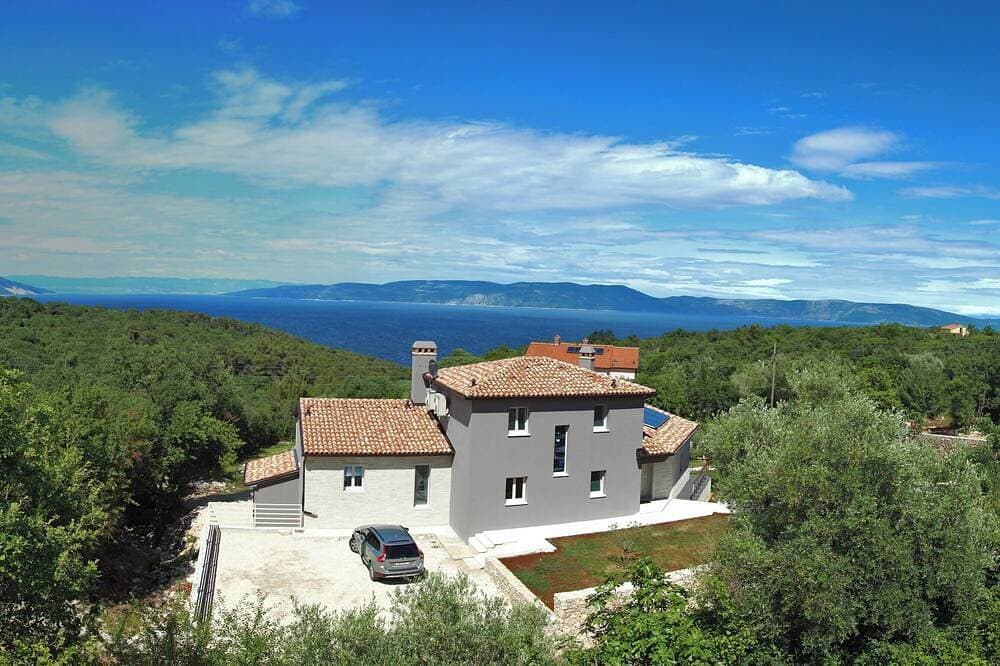 Foto 10 von 30: Exklusive 5* Villa mit herrlichem Meerblick und beheiztem Pool