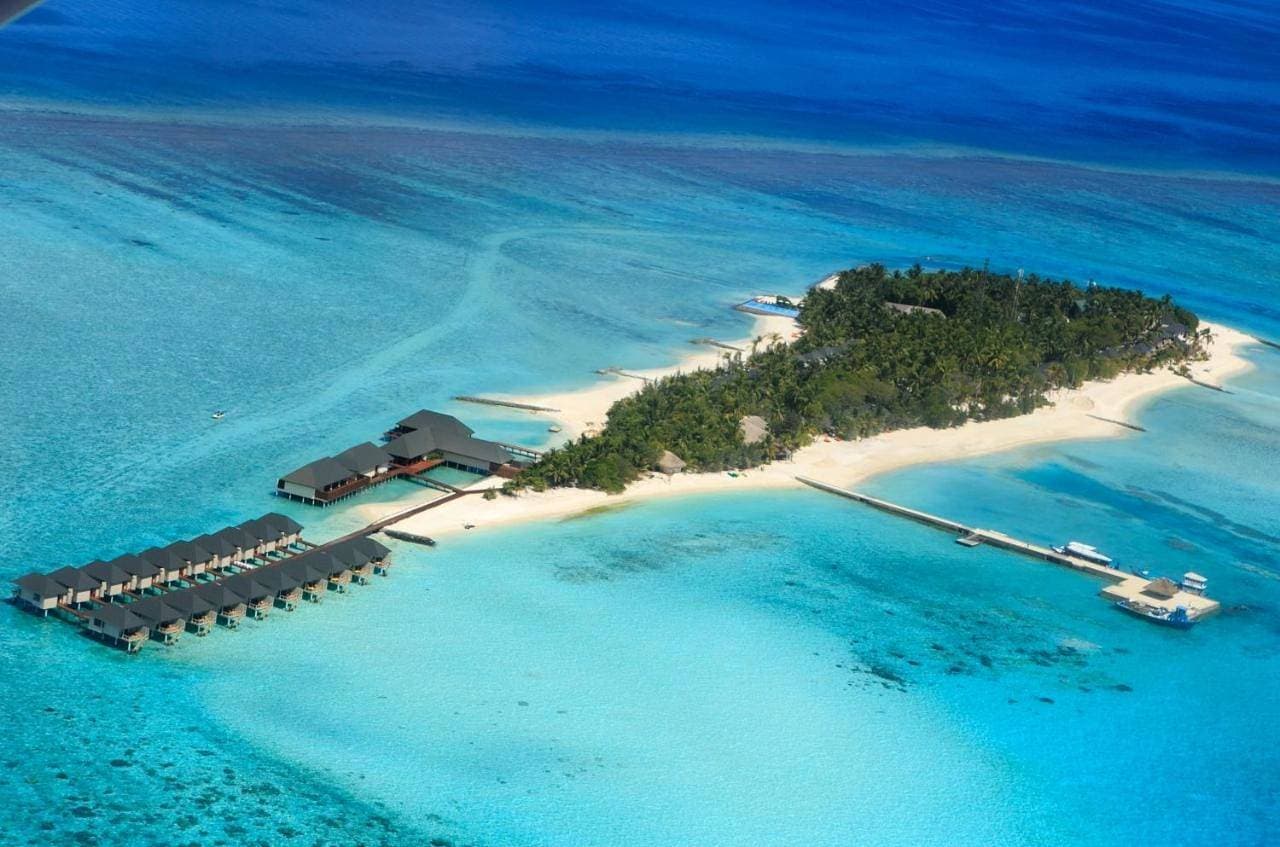 Foto 4 von 9: Special Offer - 2 Nights Beach Bungalow & 2 Nights Water Villa
