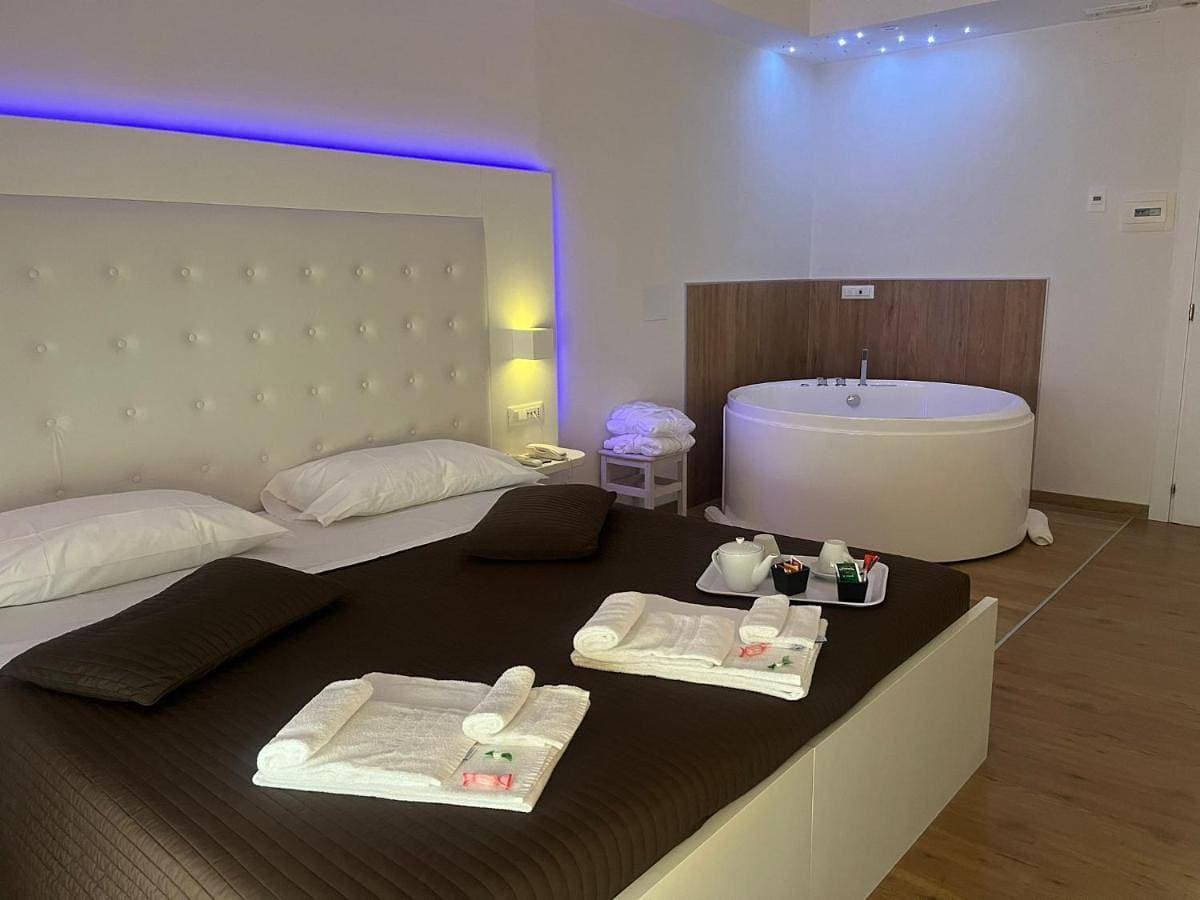 Foto 4 von 10: Deluxe Suite with Spa Bath