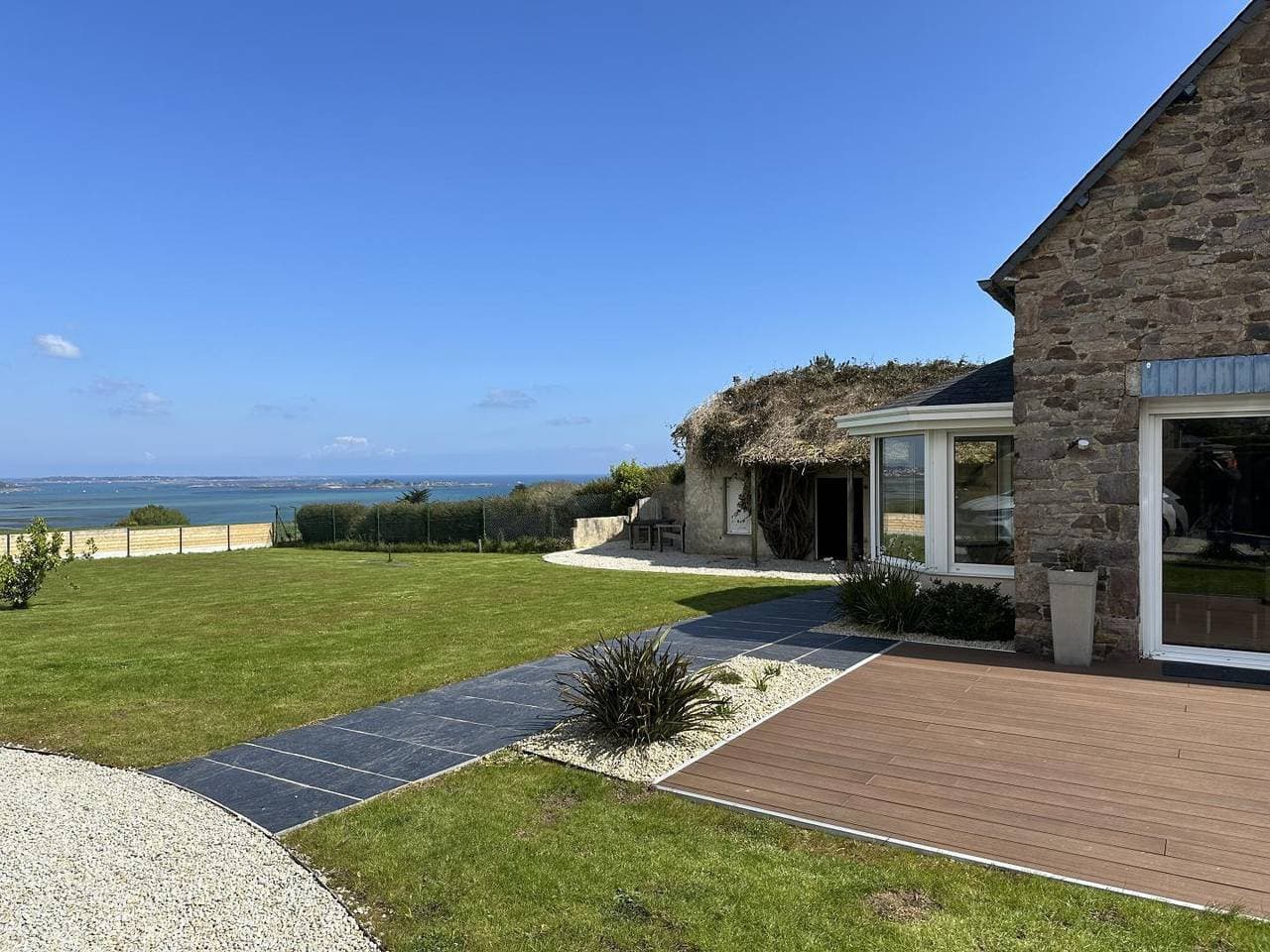 Charmantes Refugium am Meer mit Meerblick und Garten 1